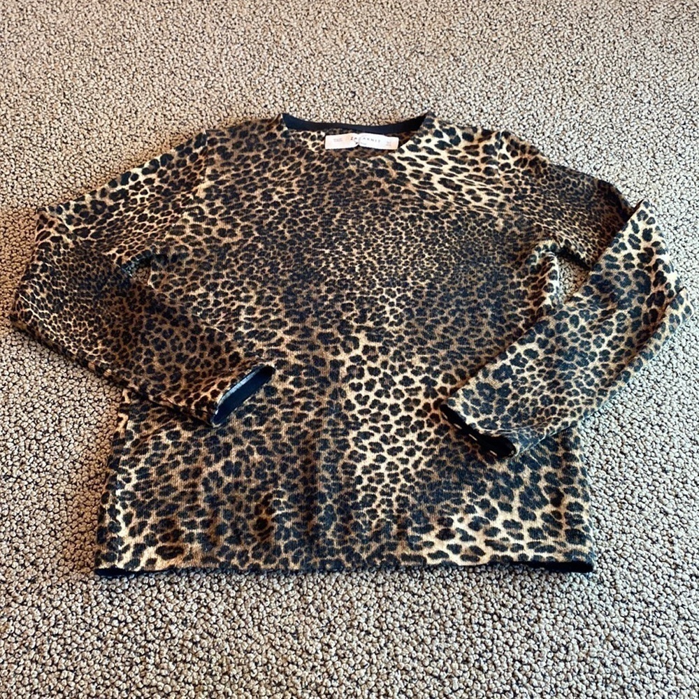 ZaraKnit Leopard Print Sweater Size Small in Like New Condition